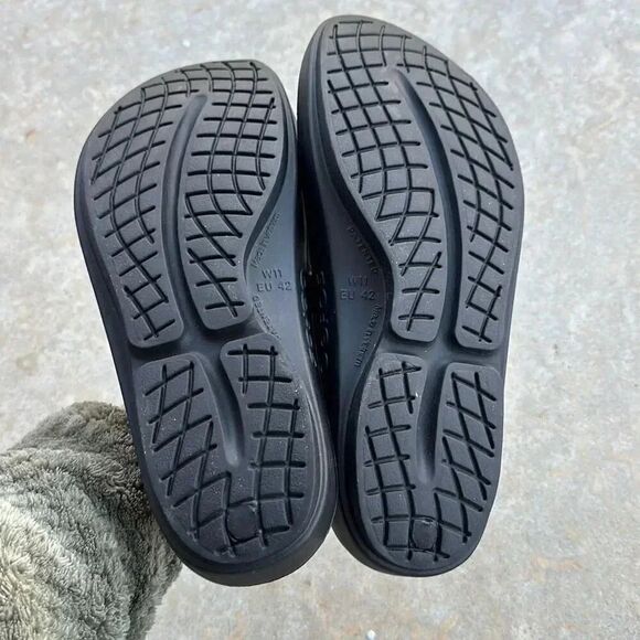 Oofos Oolala Black Recover Sandals Women’s 11 - Picture 5 of 8